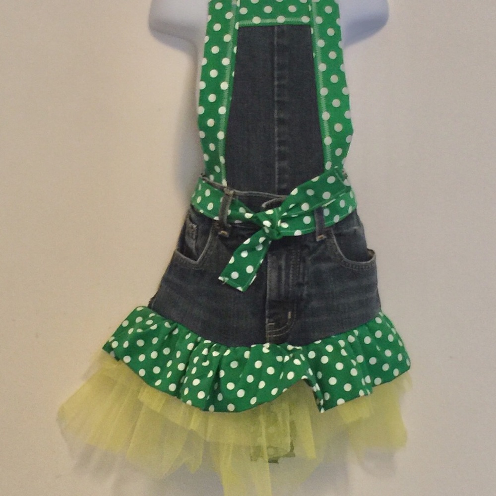 Kids Apron Green Dots, 2 layers of yellow Tulle
